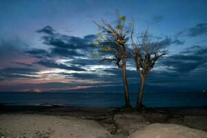 zonsopkomst Bij Gili ketapang eiland, probolinggo, Indonesië foto