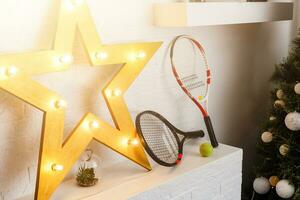 Kerstmis boom met sport stijl decoratie foto