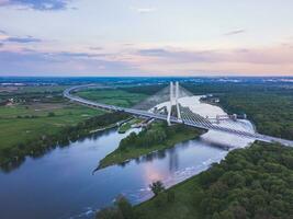 antenne visie van de roodzinski brug in de laat middag foto