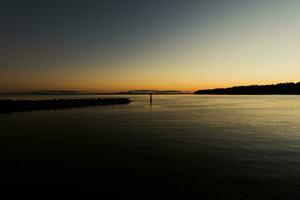 spectaculair zonsondergang in Vancouver baai foto