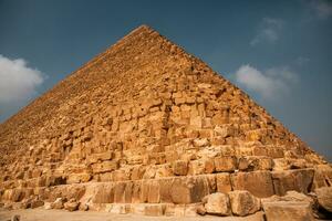 beroemd Egyptische piramides van gizeh. landschap in Egypte. piramide in woestijn. Afrika. zich afvragen van de wereld foto