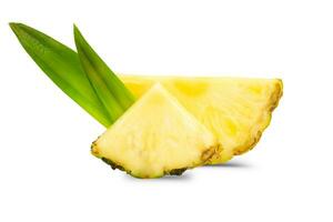 een stuk van rijp ananas geïsoleerd Aan een wit achtergrond. foto