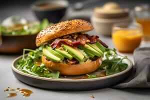 vers bagel met spek, avocado en groen salade Aan bord, dichtbij omhoog Aan donker achtergrond. ai generatief foto