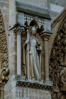 standbeeld van heilige jood in de kathedraal van Barcelona foto