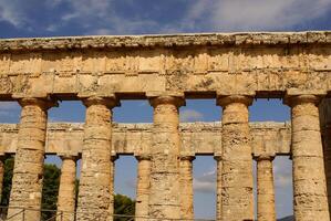segesta archeologische vindplaats van het oude griekenland boren sicilië italië foto