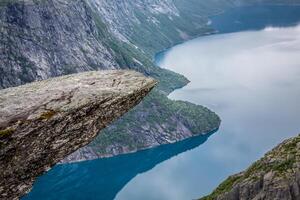 Noorwegen berg trolltunga vreemd fjord norge wandelen spoor foto