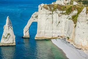 de beroemd kliffen Bij etretat in Normandië, Frankrijk foto