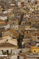 calatafimi uitzicht op de stad, sicilia, italië foto