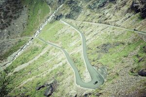 trollstigen, trol voetpad, serpentijn berg weg in Noorwegen foto