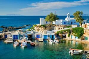 mandrakia dorp in milos eiland, Griekenland foto