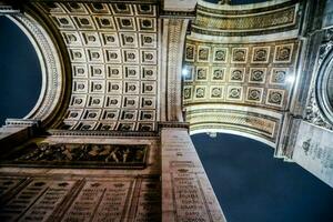 de boog de triomphe Bij nacht foto