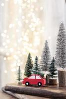 kerstboom op bohek houten, bokeh achtergrond. foto