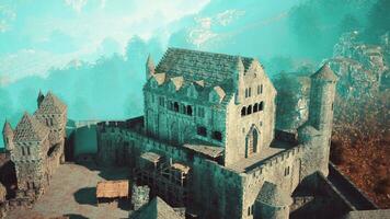 antenne visie van middeleeuws kasteel met binnenste en buitenste binnenplaats foto