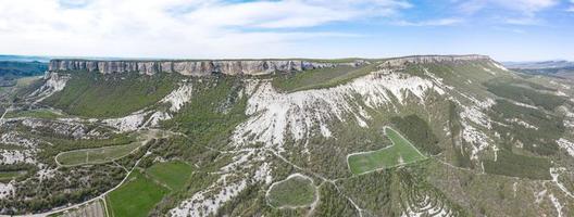 luchtfoto van belbek canyon op de krim foto