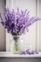 ai gegenereerd dichtbij omhoog van lavendel in glas pot Aan klein tafel tegen neutrale muur achtergrond foto