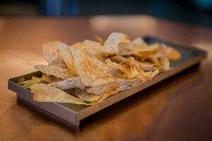 bord van taro chips foto