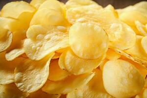 ai gegenereerd een stapel van aardappel chips Aan een tafel, een achtergrond beeld van aardappel chips, generatief ai foto