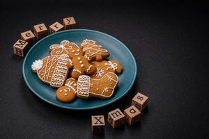 mooi Kerstmis samenstelling met kopiëren ruimte met een opschrift in houten kubussen foto