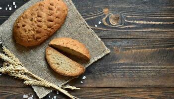 ai gegenereerd brood en koekjes Aan een tafel foto