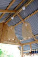 mooie houten geometrische plafondlamp interieur eigentijds foto