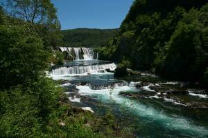 schilderachtig uitzicht op de waterval foto