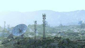 observatorium toezicht antennes Aan een toneel- groen heuvel foto