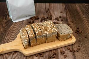 koffie gearomatiseerd brood met koffie bonen in de omgeving van foto