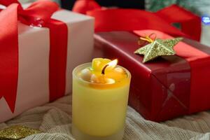 Kerstmis elementen, geschenken, sterren, geparfumeerd kaarsen, Kerstmis ideeën, winter, nieuw jaar foto