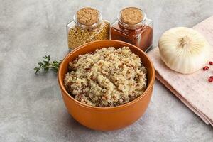 veganistisch keuken - gekookt quinoa ontbijtgranen foto