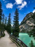 lago di braies meer dolomieten Italië foto
