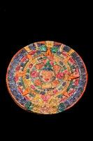 een kleurrijk bord met een mayan ontwerp Aan het foto