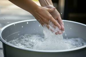 ai gegenereerd vrouw volwassen huid zeep wit wastafel detailopname wassen handen bubbel vinger water hygiëne persoon foto