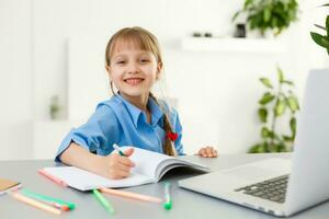 afstand aan het leren online onderwijs webpagina foto