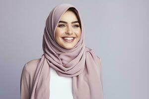 ai gegenereerd vrolijk jong vrouw glimlachen en presentatie van haar hijab foto