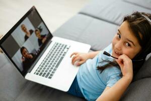 afstand aan het leren online onderwijs webpagina foto