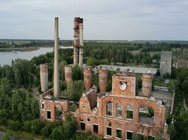 ruïnes van industrieel gebouwen ai generatief foto