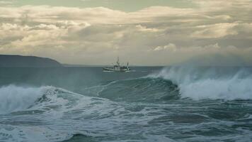 visvangst boot uit de kust van Portugal in de buurt nazaré foto