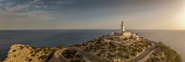 antenne visie van een vuurtoren in de noorden van Mallorca foto