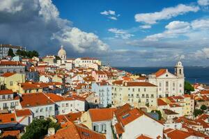 visie van Lissabon van miradouro de de kerstman luzia gezichtspunt. Lissabon, Portugal foto