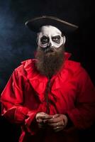 gevaarlijk piraat met zwart baard over- zwart achtergrond voor halloween. foto