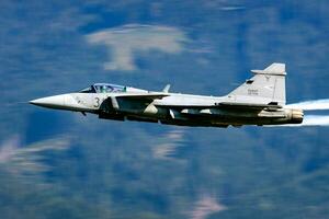 Hongaars lucht dwingen saab jas 39 grijpen. leger vechter Jet vlak Bij lucht baseren. vlucht operatie. luchtvaart en vliegtuigen. lucht verdediging. vlieg en vliegen. foto