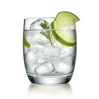 ai gegenereerd gin tonic glas van water met ijs geïsoleerd Aan wit achtergrond. ai gegenereerd foto