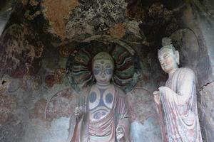 maijishan grot-tempelcomplex in tianshui city, gansu provincie china. foto