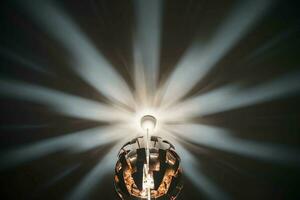 plafond licht lamp schaduw met licht strepen foto