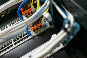 netwerk schakelaar in datacenter foto