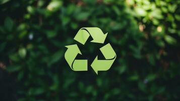 ai gegenereerd een groen recycling symbool in voorkant van groen planten, bevorderen milieu duurzaamheid. generatief ai foto