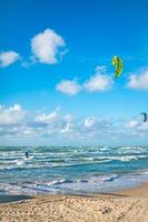 vlieger surfing Bij de Deens kust foto