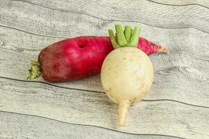 verse groente - daikon voor veganistische keuken foto