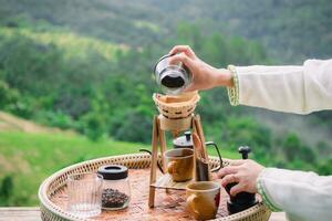 druppelen koffie reeks ochtend- berg visie foto