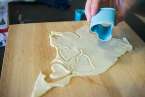 hart vormig blauw het formulier maken koekjes foto